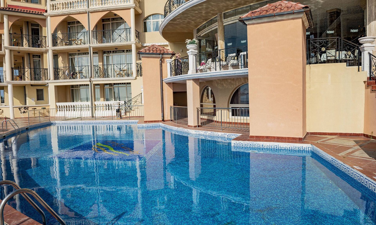 Menada Atrium Sea | Elenite