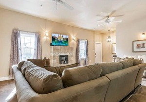 15% OFF Monthly |10% OFF Weekly- Private 4BR Condo steps from St Charles Ave
