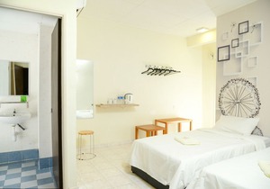 2 Bedroom Apartment with Pool View