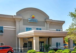 2-Star Hotel ∙ Quality Inn & Suites Ann Arbor Hwy 23