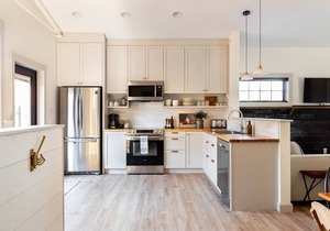 3-East: Luxe 3BR in Downtown Nashville, IN w/Rooftop Patio