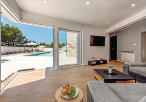 4 bedroom accommodation in Zaton