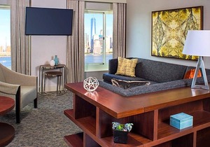 4-Star Hotel ∙ The Westin Jersey City Newport