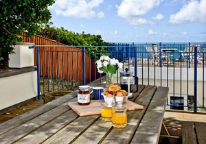 5 Devon Beach Court