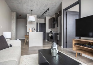 Airy West Loop 1BR w/Pool, Gym, nr. Fulton Market, by Blueground