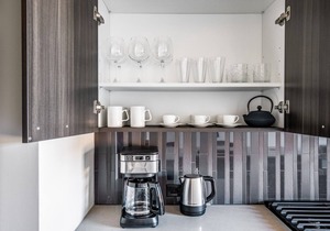 Airy West Loop 1BR w/Pool, Pet Spa, near Restaurant Row, by Blueground
