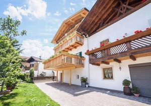 Apartment "Engel Summerfrisch" with Mountain View, A/C, Wi-Fi, Sauna & Terrace