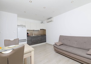 Apartments Danica (41345-A2) - Primosten