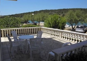 Apartments Vila Punta (10691-A3) - Jadrtovac