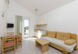 Apartments Vinko (27131-A3) - Brodarica