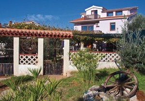 Apartments with parking space Fazana - 13761