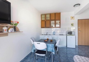 Awesome apartment in Klek with WiFi