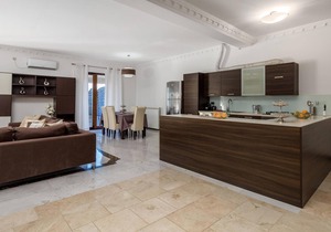 Beautiful home in Veprinac with WiFi
