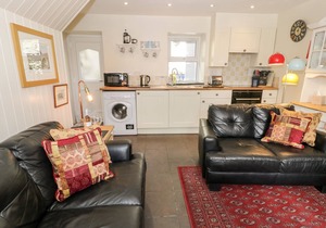 BWTHYN AFON (RIVER COTTAGE), pet friendly in Tanygrisiau