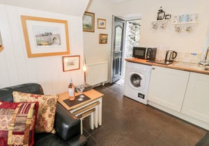 BWTHYN AFON (RIVER COTTAGE), pet friendly in Tanygrisiau