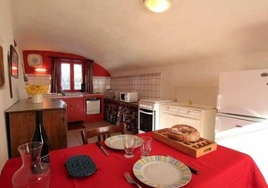 Charming Cottage with Garden, Fireplace, and Close to Festivals in Jullianges