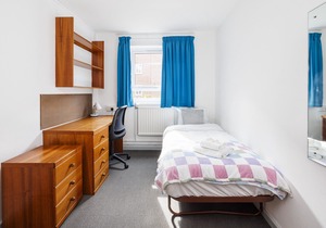 Charming Room Near Highfields Park