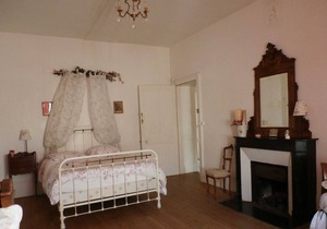 cottage in a town house in the centre of Gray