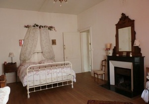 cottage in a town house in the centre of Gray