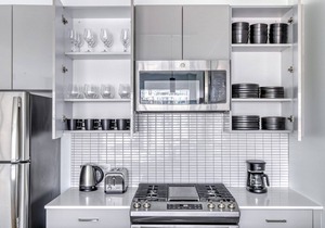 Dreamy West Loop 2BR w/Gym & Pool in heart of Greektown, by Blueground