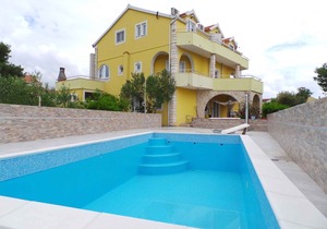 Holiday apartment with balcony and air conditioning