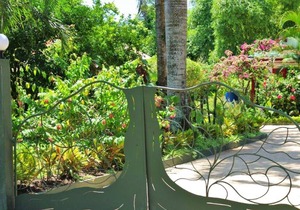 Homerez - Studio for 2 ppl. with sea view, garden and terrace at Foulpointe