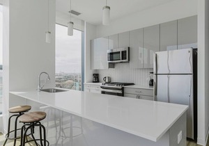Ideal West Loop 2BR w/Gym & Pool in heart of Greektown, by Blueground