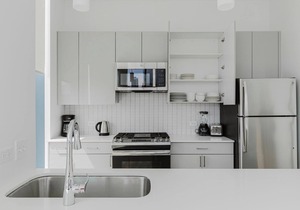 Ideal West Loop 2BR w/Gym & Pool in heart of Greektown, by Blueground