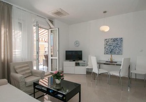Iva, Opatija centar