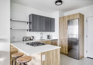 Luxe West Loop 1BR w/Pool, Coworking & Gym, 1 block to L, by Blueground