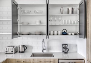 Luxe West Loop 1BR w/Pool, Coworking & Gym, 1 block to L, by Blueground