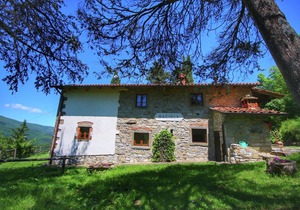 Modish Farmhouse in Ortignano with Swimming Pool