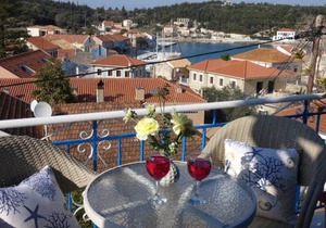 Reginas Studios & Apartments- Fiscardo view apartment