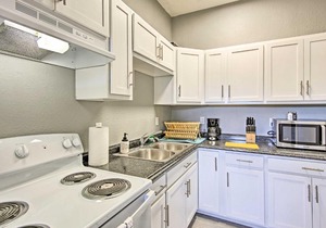 Restored Enid Apt about 1 Mile to Historic Dtwn!