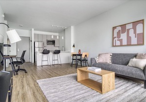 Serene West Loop 1BR w/Gym & Pool in heart of Greektown, by Blueground