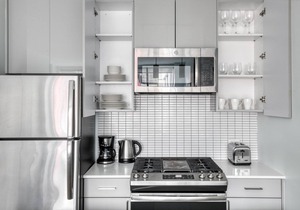 Serene West Loop 1BR w/Gym & Pool in heart of Greektown, by Blueground