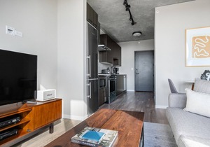 Smart West Loop Studio w/Pool, Gym, nr. Fulton Market, by Blueground
