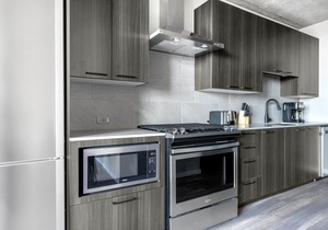 Smart West Loop Studio w/Pool, Gym, nr. Fulton Market, by Blueground