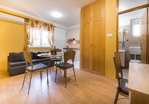 Studio apartment Raspolic