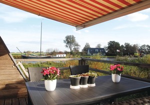 Stunning home in Grou with lake view