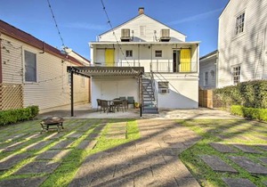 Uptown NOLA Apt on Magazine Street with Backyard!