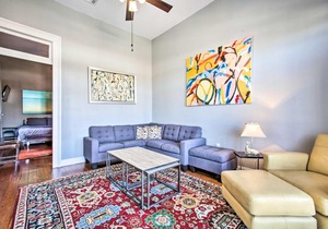 Uptown NOLA Apt on Magazine Street with Backyard!