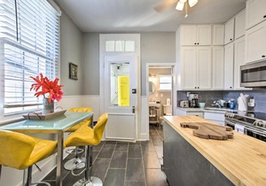 Uptown NOLA Apt on Magazine Street with Backyard!