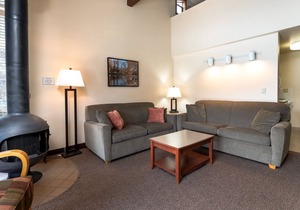 Yacinde Pool View F5