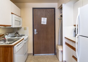 Yacinde Pool View F5