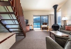 Yacinde Pool View F5