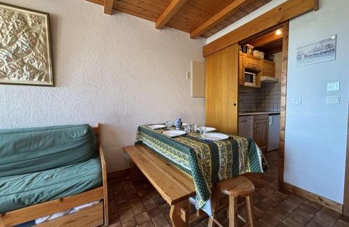 Crest-Voland Apartment | À deux pas des pistes : Appartement 2 pièces cabine à Crest-Voland – 4-6 pers. - FR-1-595-65