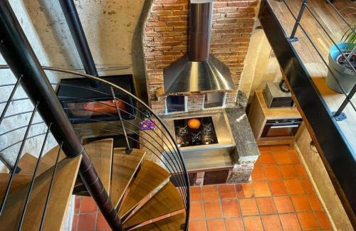 Le Menoux House | À louer : Ancienne forge avec sauna, piscine, proche plage et sites historiques - FR-1-591-193