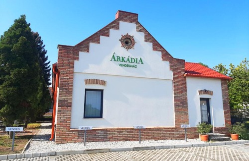 Labatlan House | Árkádia Vendégház