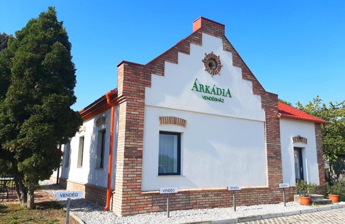 Labatlan House | Árkádia Vendégház